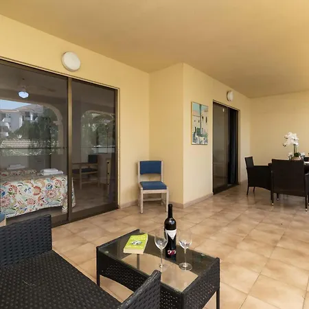Castle Harbour 41a - One Bed Apartment *